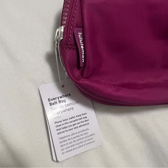 đ Lululemon Everywhere Belt Bag - Wild Berry - Picture 4 of 5